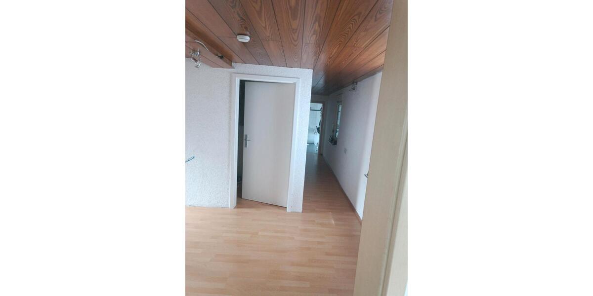 Etagenwohnung Flein - 3 Zimmer, 110 m&sup2;, 370&euro; | Angebot:25959880