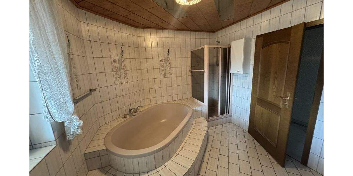 Einfamilienhaus Bretten - 7 Zimmer, 151 m&sup2;, 695.000&euro; | Angebot:25682176