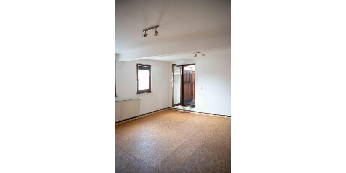 Einfamilienhaus Neckarzimmern - 8 Zimmer, 220 m&sup2;, 359.000&euro; | Angebot:25992442