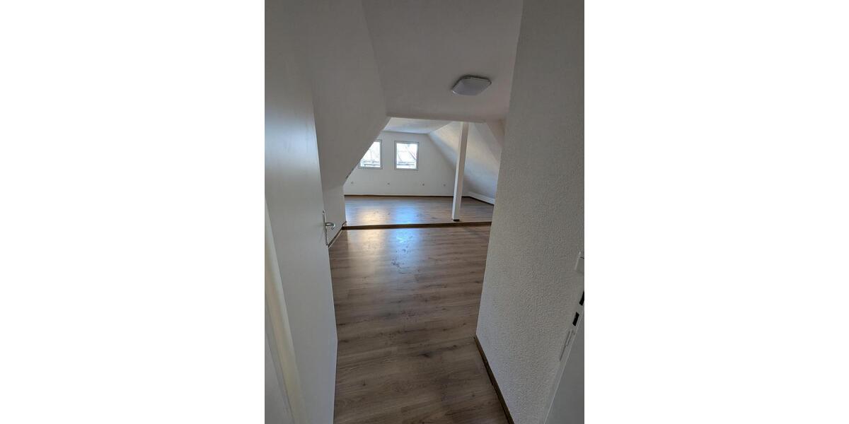 Dachgeschoßwohnung Schwaigern - 3 Zimmer, 90 m&sup2;, 750&euro; | Angebot:25510466