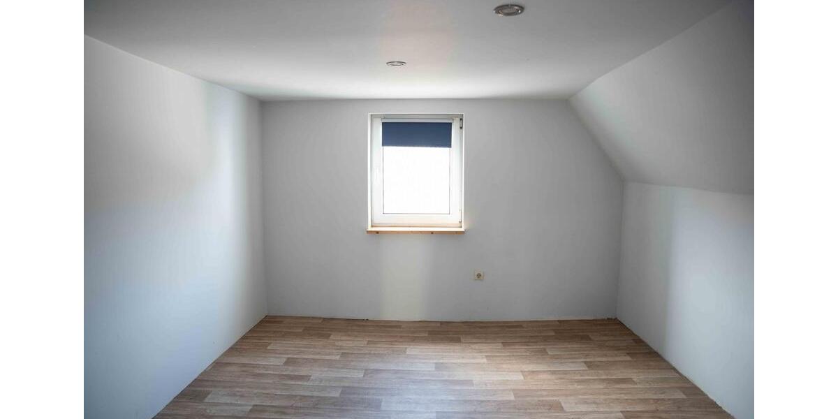 Einfamilienhaus Neckarzimmern - 8 Zimmer, 220 m&sup2;, 359.000&euro; | Angebot:25992441