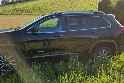 Jeep Cherokee 153.000 km 12.000 &euro; Heilbronn 74078