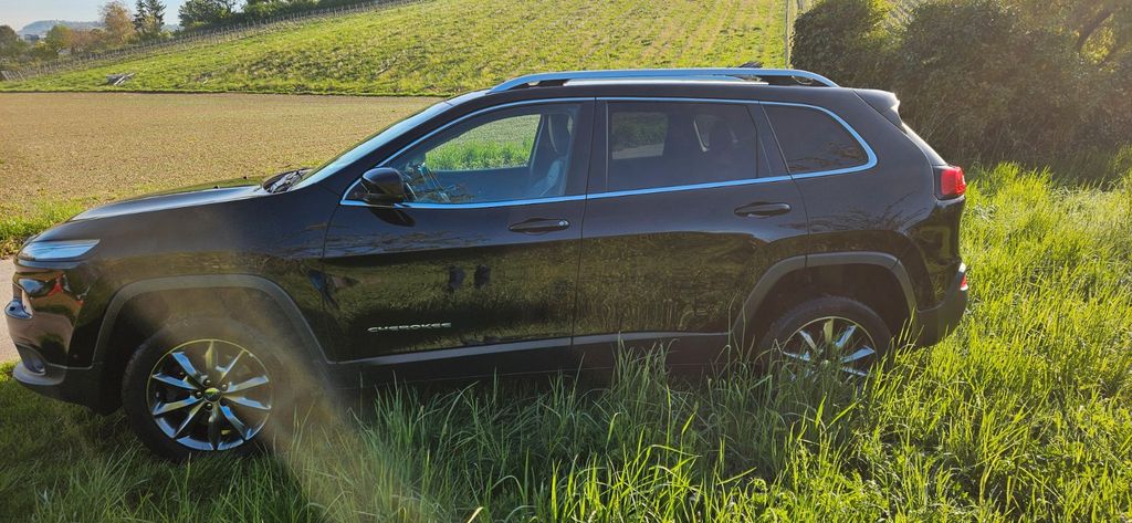 Jeep Cherokee 153.000 km 12.000 &euro; Heilbronn 74078