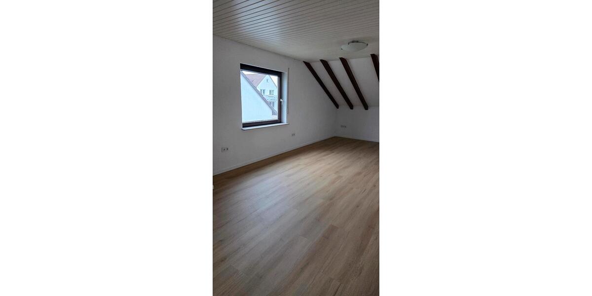 Dachgeschoßwohnung Vaihingen an der Enz - 3.5 Zimmer, 105 m&sup2;, 1.300&euro; | Angebot:24315128