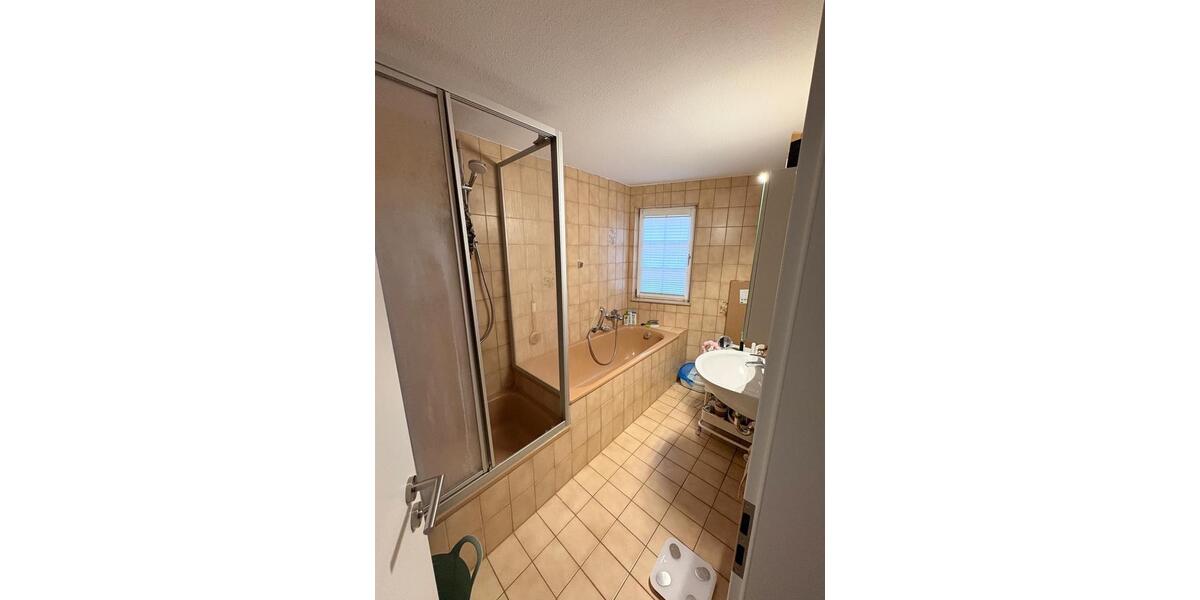 Etagenwohnung Gundelsheim - 3 Zimmer, 102 m&sup2;, 1.330&euro; | Angebot:25143885