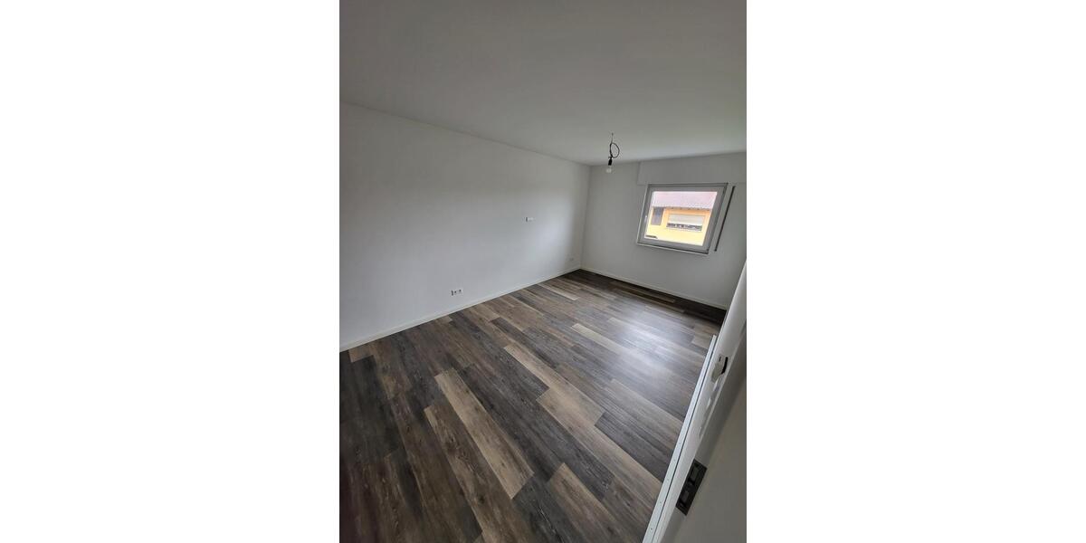 Etagenwohnung Malsch - 5 Zimmer, 121 m&sup2;, 1.500&euro; | Angebot:25894885