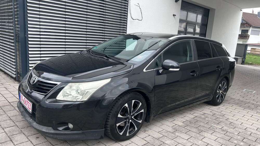 Toyota Avensis 329.000 km 2.800 &euro; Bruchsal 76646