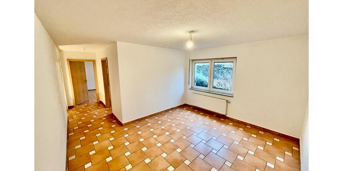 Etagenwohnung Kirchardt - 5 Zimmer, 90 m&sup2;, 900&euro; | Angebot:25378346