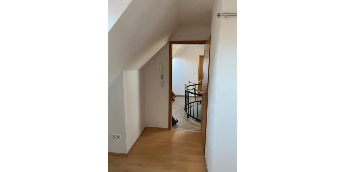 Dachgeschoßwohnung Brackenheim - 1 Zimmer, 17 m&sup2;, 400&euro; | Angebot:25750777