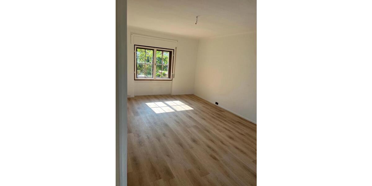 Erdgeschoßwohnung Heilbronn - 3 Zimmer, 100 m&sup2;, 1.100&euro; | Angebot:26488453