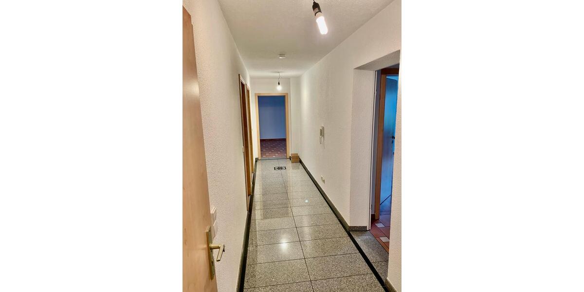 Etagenwohnung Kirchardt - 5 Zimmer, 90 m&sup2;, 900&euro; | Angebot:25378346