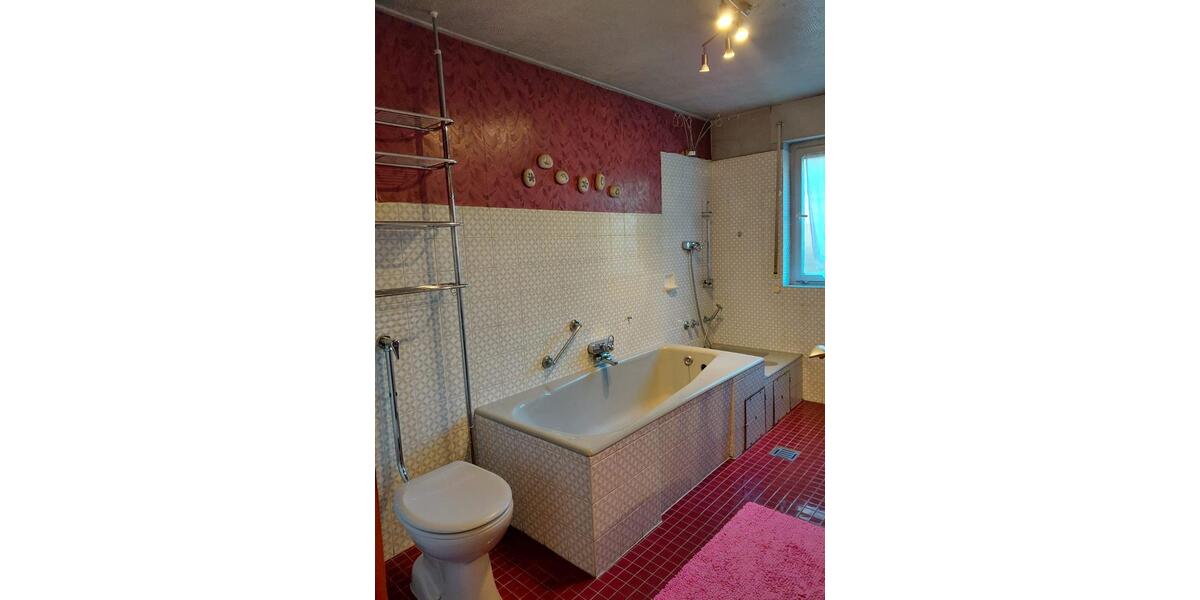 Einfamilienhaus Knittlingen - 6 Zimmer, 150 m&sup2;, 420.000&euro; | Angebot:25972197