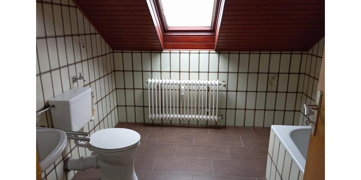 Dachgeschoßwohnung Sinsheim - 3 Zimmer, 100 m&sup2;, 680&euro; | Angebot:25105272