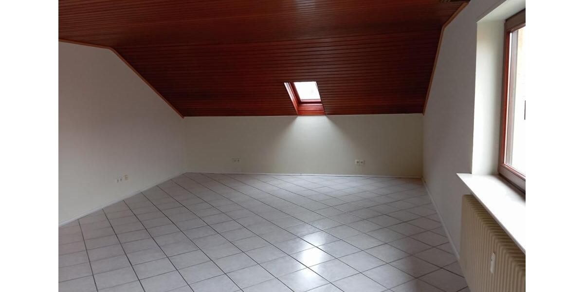 Dachgeschoßwohnung Sinsheim - 3 Zimmer, 100 m&sup2;, 680&euro; | Angebot:25105272