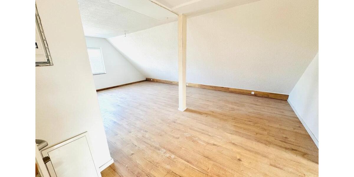 Dachgeschoßwohnung Heilbronn Frankenbach - 3 Zimmer, 20 m&sup2;, 1.000&euro; | Angebot:25102767