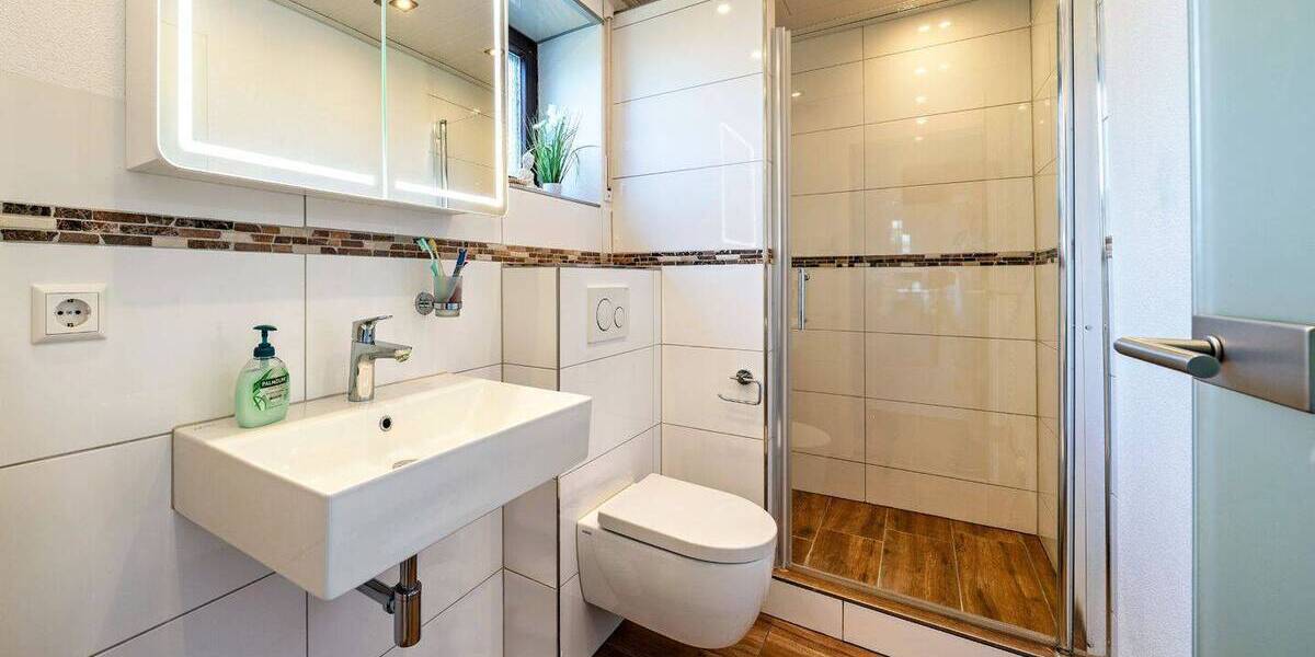 Einfamilienhaus Sinsheim Steinsfurt - 6 Zimmer, 241 m&sup2;, 639.000&euro; | Angebot:25997189