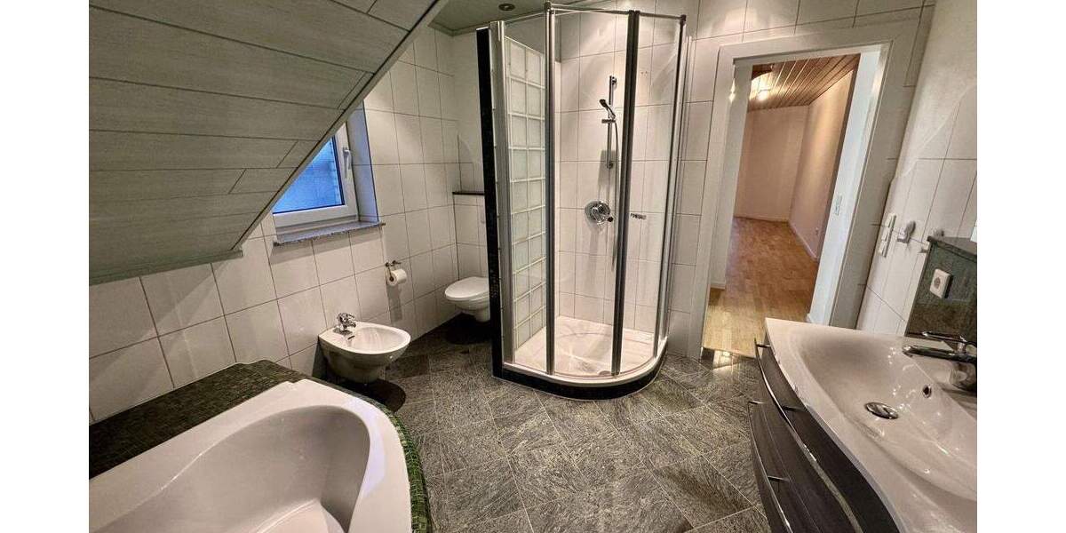 Einfamilienhaus Neckarzimmern - 6 Zimmer, 315 m&sup2;, 2.600&euro; | Angebot:25757028