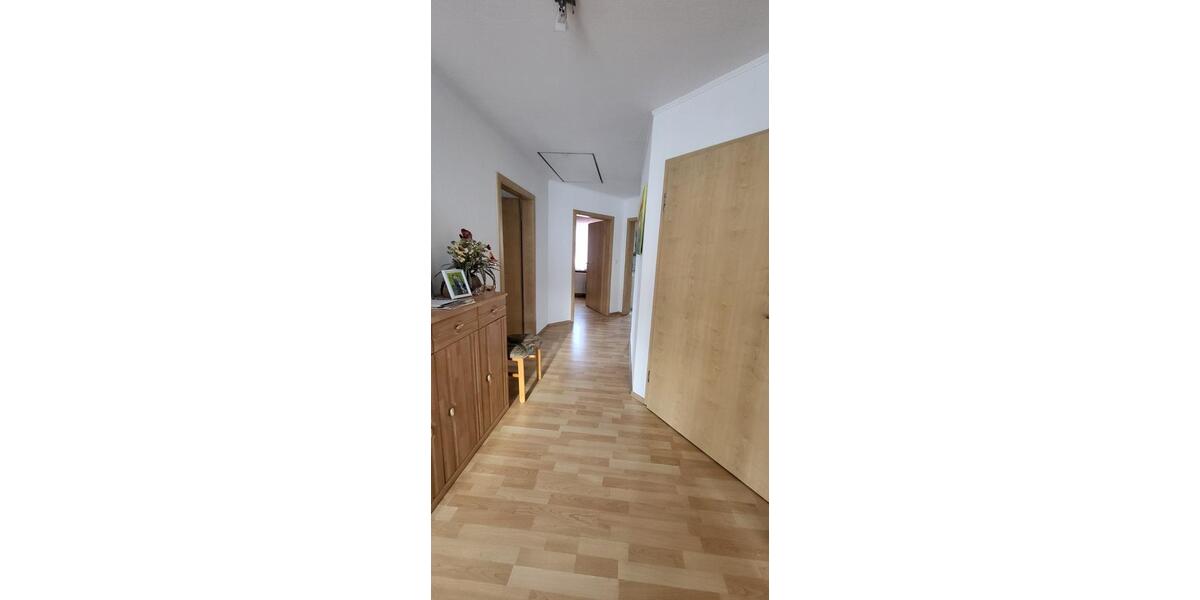 Dachgeschoßwohnung Knittlingen - 3 Zimmer, 70 m&sup2;, 700&euro; | Angebot:24774348
