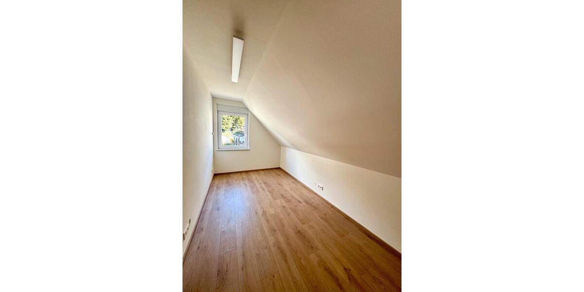 Dachgeschoßwohnung Östringen - 3 Zimmer, 76 m&sup2;, 850&euro; | Angebot:25942952