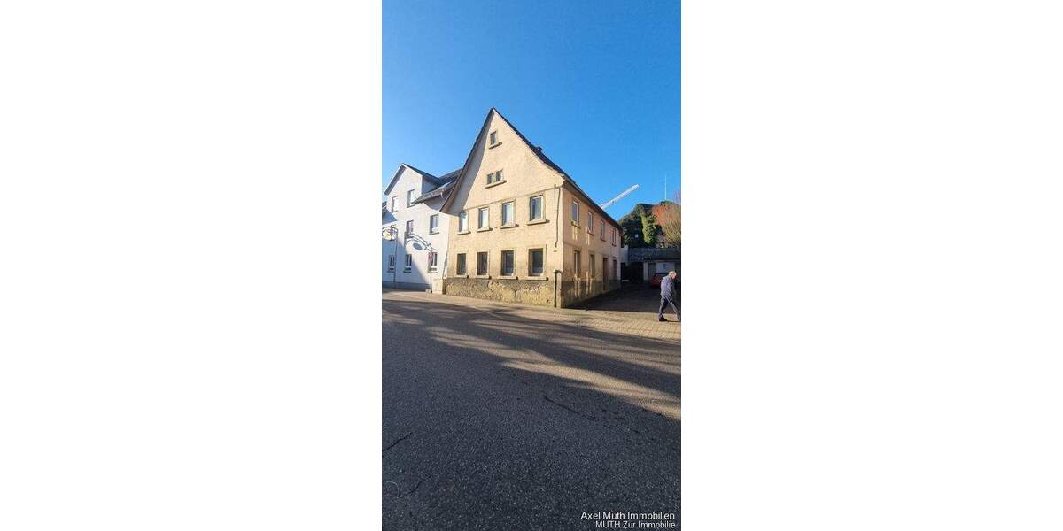 Mehrfamilienhaus, Wohnhaus Sulzfeld - 8 Zimmer, 150.000&euro; | Angebot:25725584