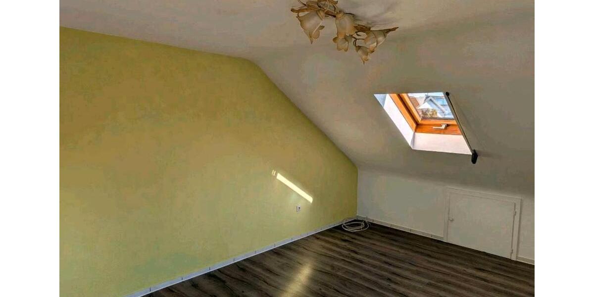 Dachgeschoßwohnung Eberdingen - 3.5 Zimmer, 64 m&sup2;, 640&euro; | Angebot:25993654