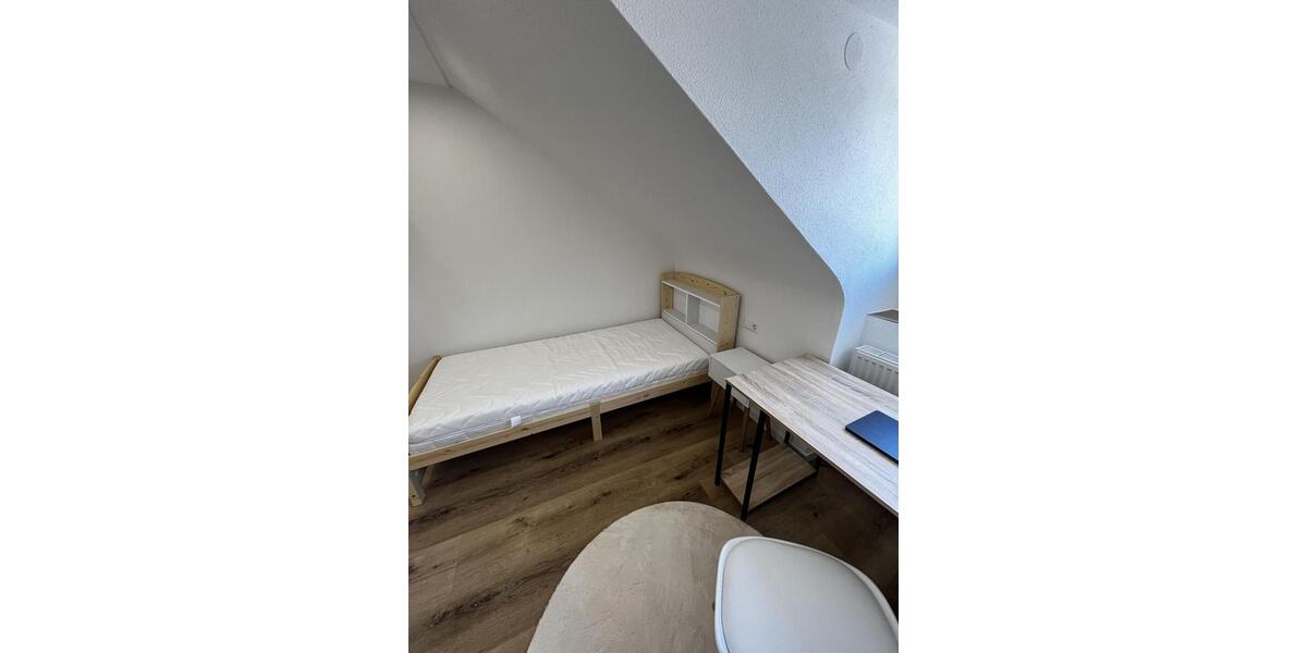 Dachgeschoßwohnung Heilbronn Kernstadt - 1 Zimmer, 12 m&sup2;, 468&euro; | Angebot:25238911