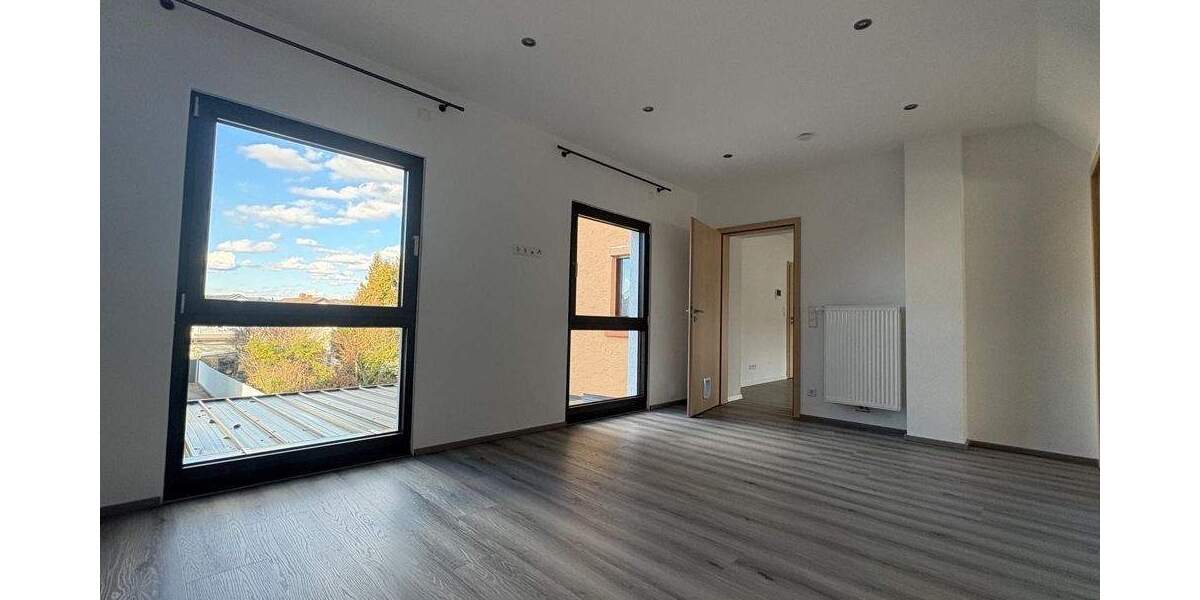 Etagenwohnung Sinsheim - 4 Zimmer, 120 m&sup2;, 1.250&euro; | Angebot:25778052