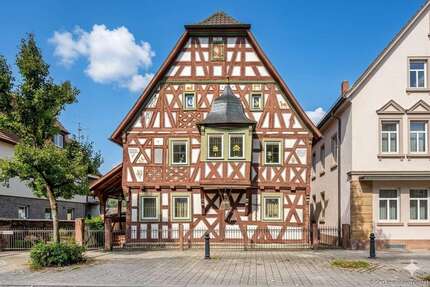 Haus Mosbach / Neckarelz Neckarelz - 7 Zimmer, 296 m&sup2;, 347.000&euro; | Angebot:26781765