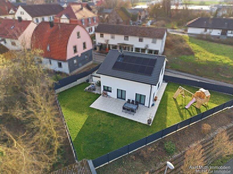 Einfamilienhaus Sulzfeld - 5 Zimmer, 152 m&sup2;, 598.000&euro; | Angebot:25814012