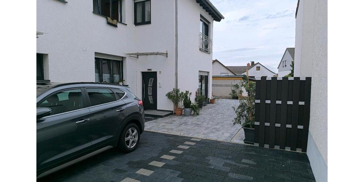 Dachgeschoßwohnung Sandhausen - 3 Zimmer, 83 m&sup2;, 1.300&euro; | Angebot:25350410