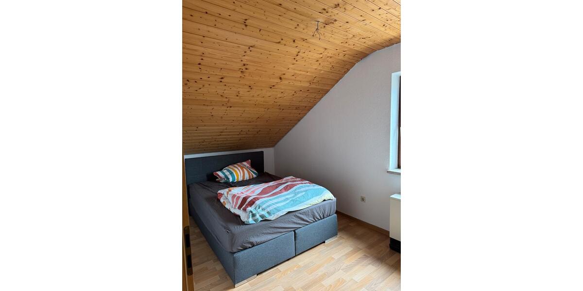 Dachgeschoßwohnung Kirchardt - 3 Zimmer, 75 m&sup2;, 640&euro; | Angebot:25892371