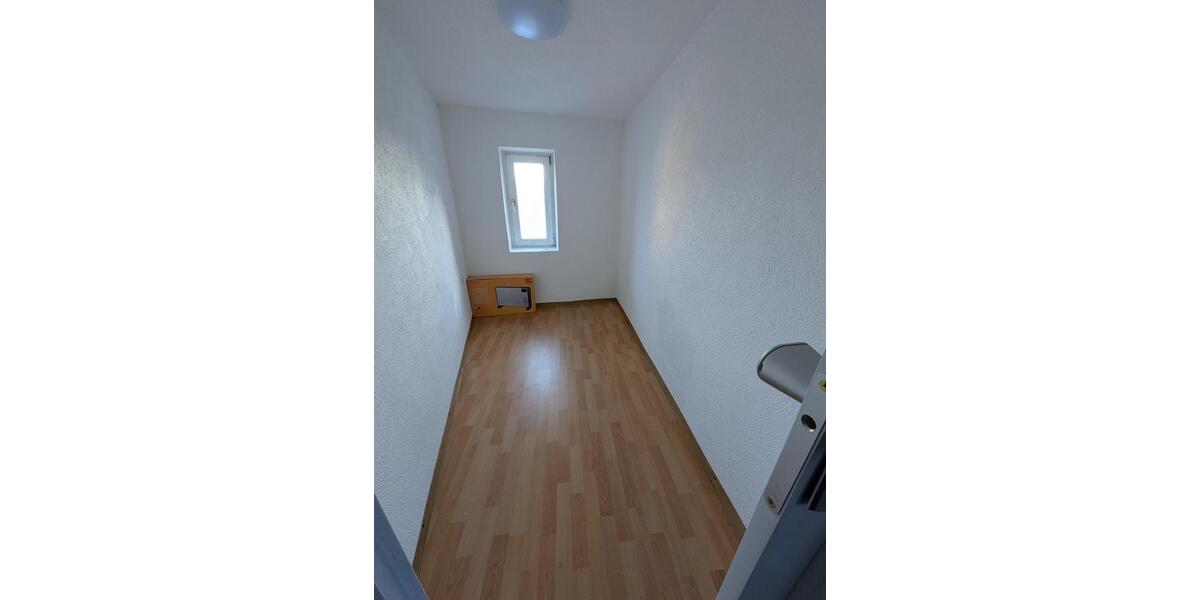 Dachgeschoßwohnung Schwaigern - 3 Zimmer, 90 m&sup2;, 750&euro; | Angebot:25510466