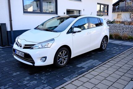 Toyota Verso 78.000 km 13.300 &euro; Karlsdorf-Neuthard 76689