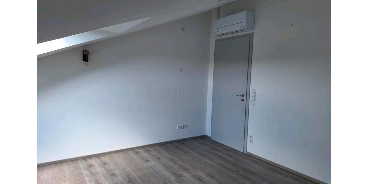 Dachgeschoßwohnung Oedheim - 4 Zimmer, 105 m&sup2;, 1.600&euro; | Angebot:24554516