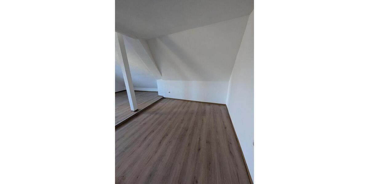 Dachgeschoßwohnung Schwaigern - 3 Zimmer, 90 m&sup2;, 750&euro; | Angebot:25510466