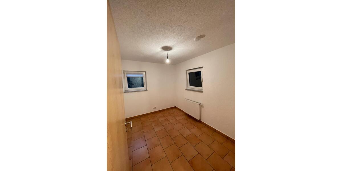 Etagenwohnung Kirchardt - 5 Zimmer, 90 m&sup2;, 900&euro; | Angebot:25378346