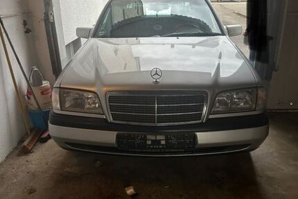 Mercedes-Benz C 180 211.150 km 5.200 &euro; Sachsenheim 74343