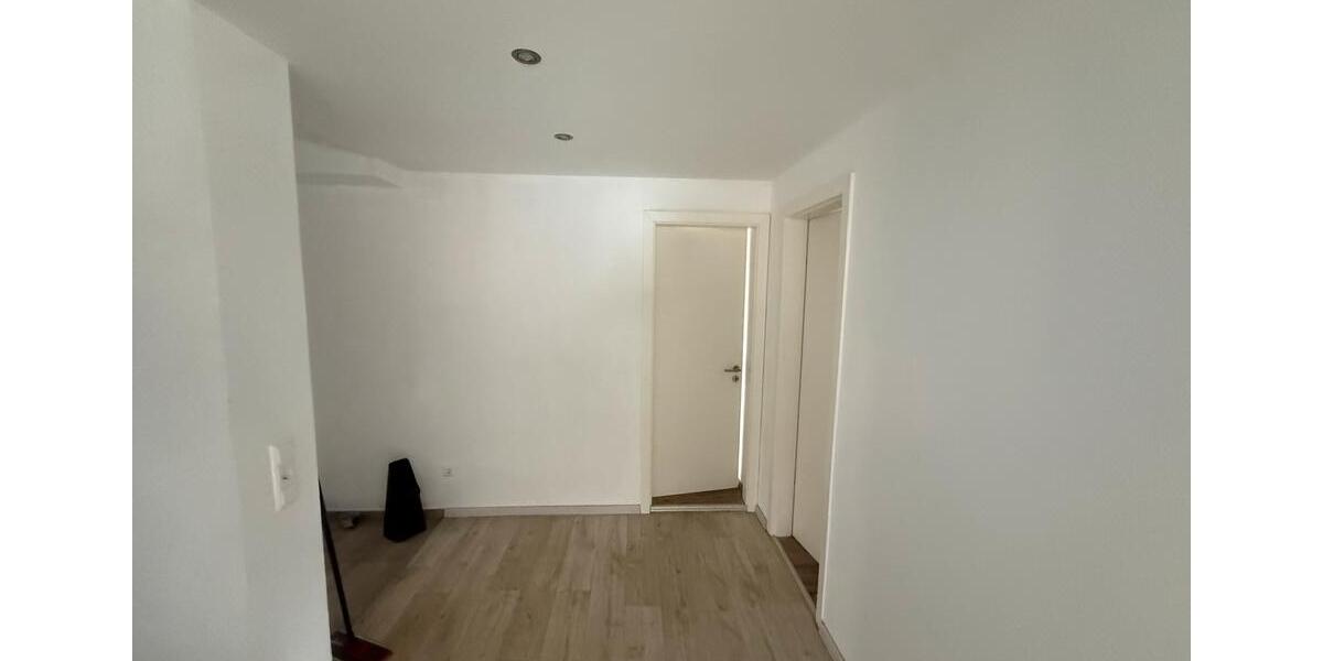 Erdgeschoßwohnung Illingen - 3 Zimmer, 80 m&sup2;, 900&euro; | Angebot:25612113