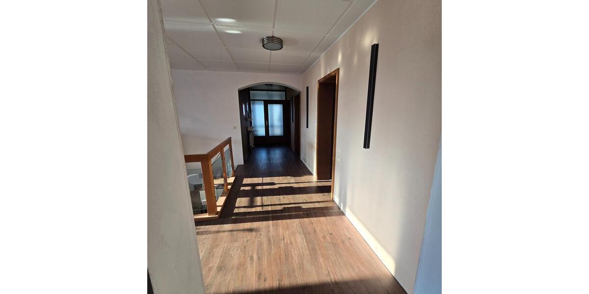 Einfamilienhaus Untereisesheim - 10 Zimmer, 180 m&sup2;, 559.000&euro; | Angebot:25843658