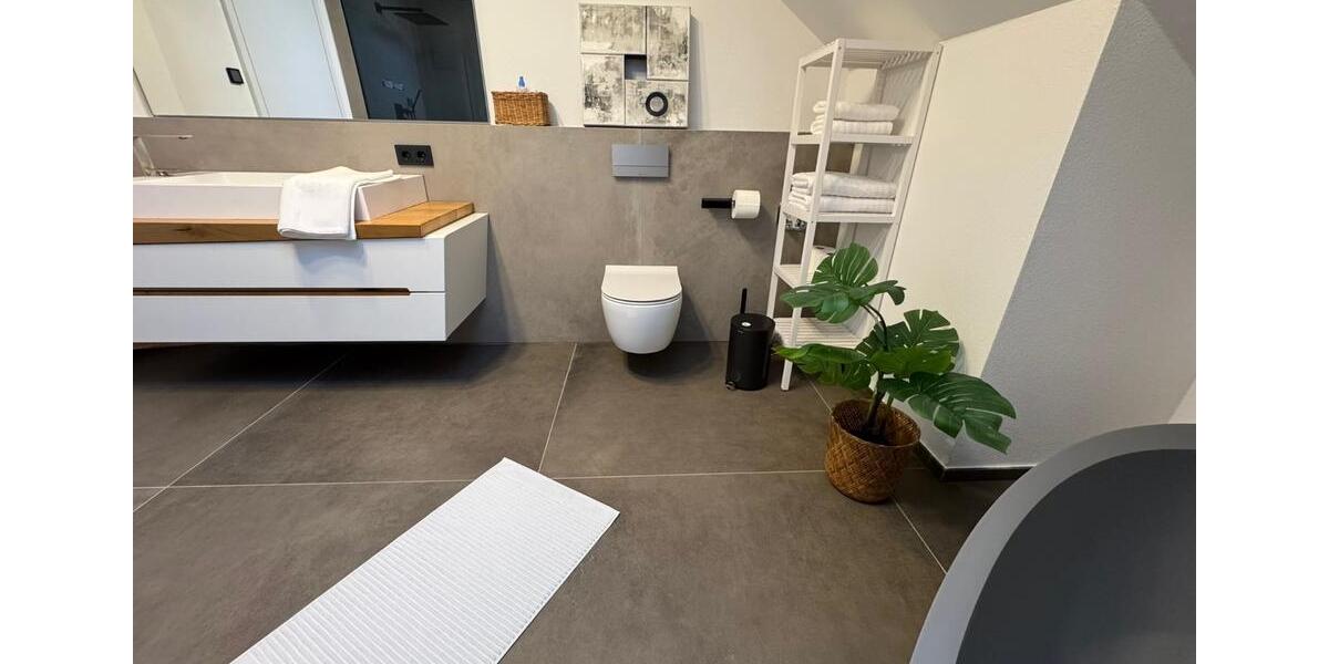 Dachgeschoßwohnung Abstatt - 2 Zimmer, 125 m&sup2;, 1.925&euro; | Angebot:25615100