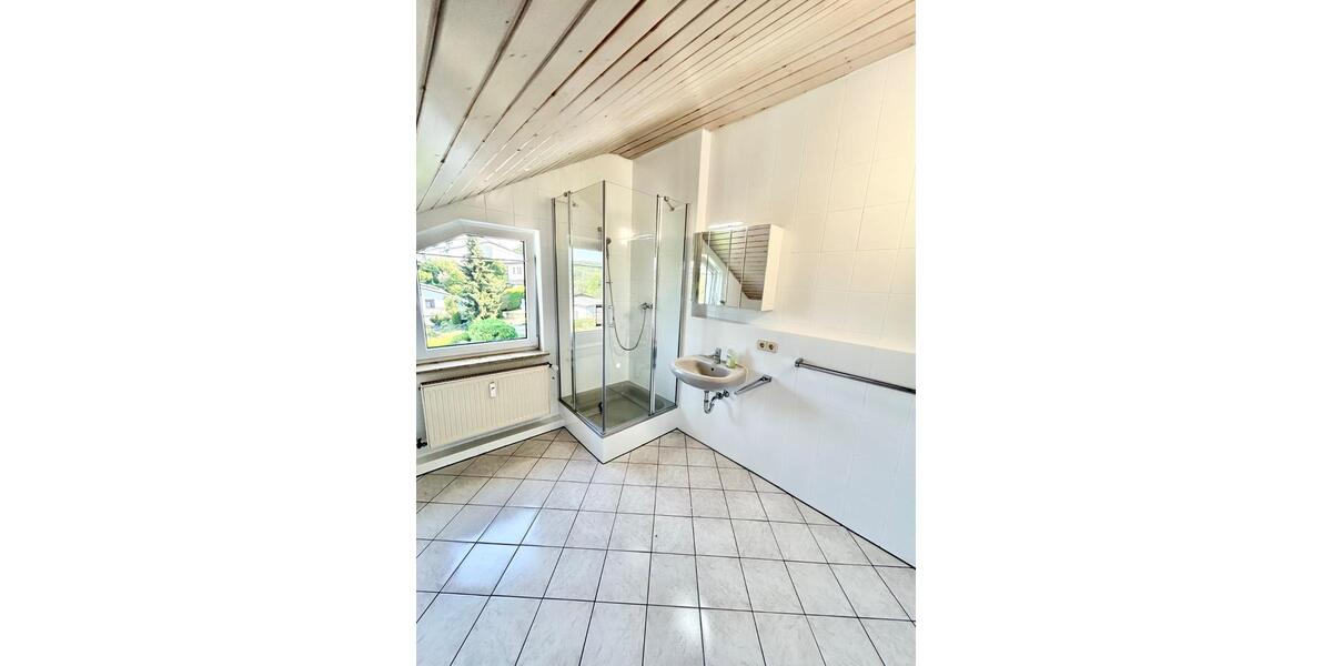 Dachgeschoßwohnung Oberriexingen - 3 Zimmer, 76 m&sup2;, 912&euro; | Angebot:25936829