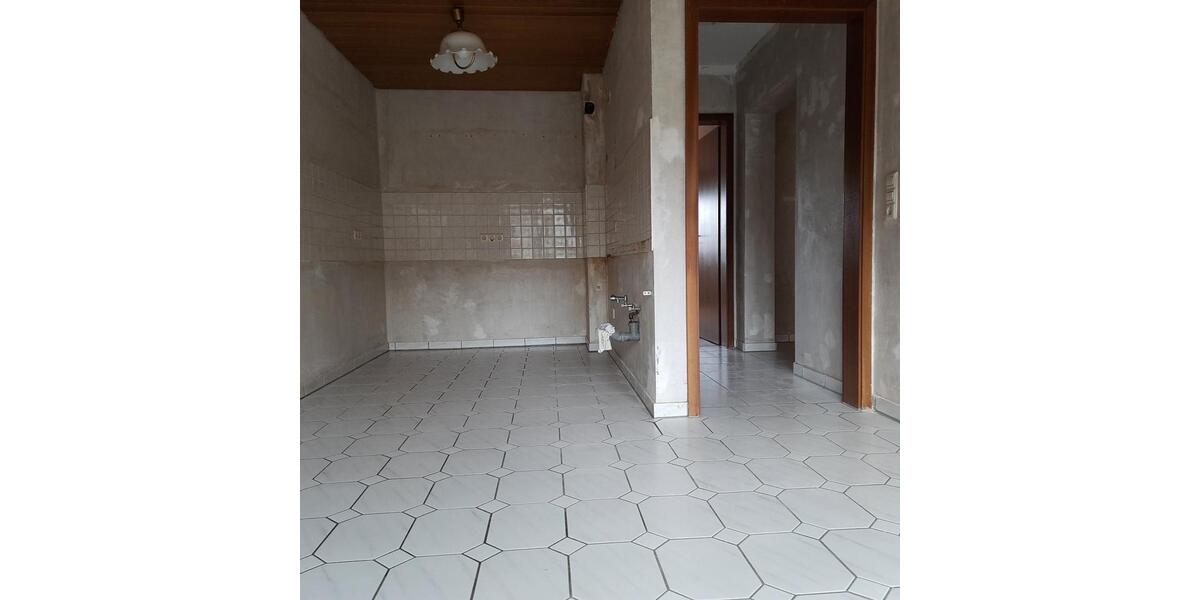 Etagenwohnung Bruchsal - 2 Zimmer, 83 m&sup2;, 930&euro; | Angebot:25873587