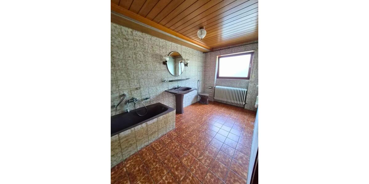 Etagenwohnung Sinsheim - 6 Zimmer, 190 m&sup2;, 1.300&euro; | Angebot:26566841