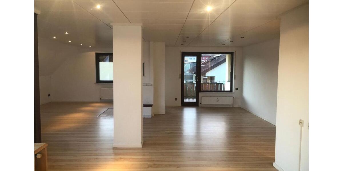 Dachgeschoßwohnung Nordheim - 4.5 Zimmer, 165 m&sup2;, 950&euro; | Angebot:25960853