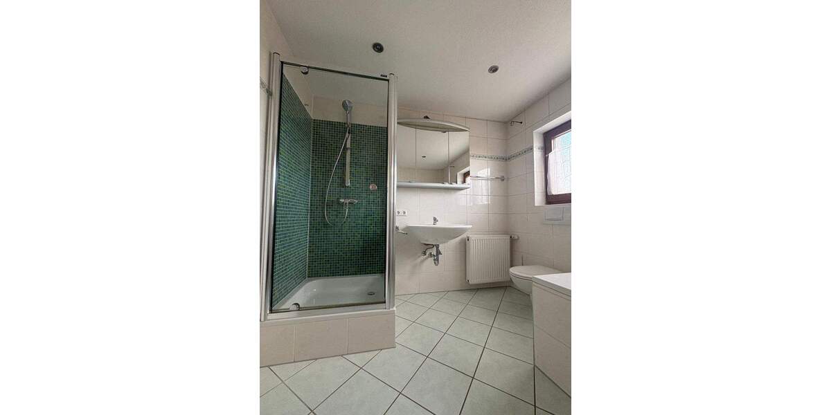 Etagenwohnung Sinsheim - 4 Zimmer, 120 m&sup2;, 1.250&euro; | Angebot:25778052