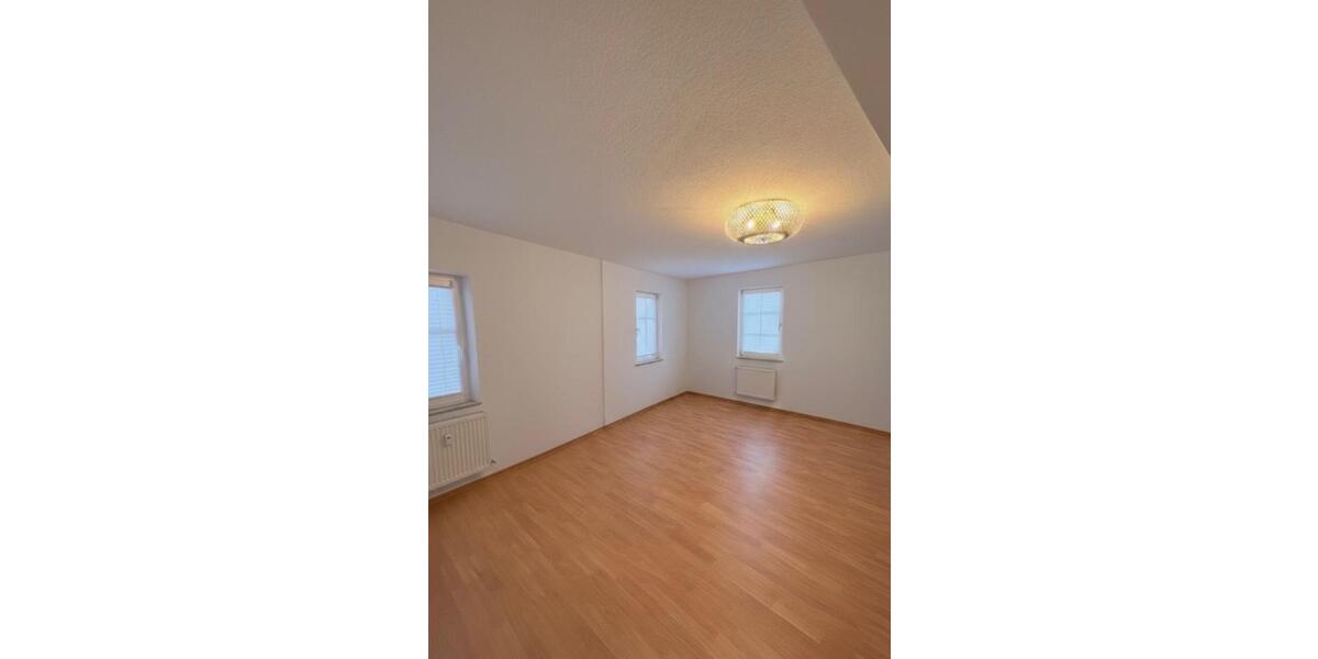 Etagenwohnung Gundelsheim - 3 Zimmer, 102 m&sup2;, 1.330&euro; | Angebot:25143885