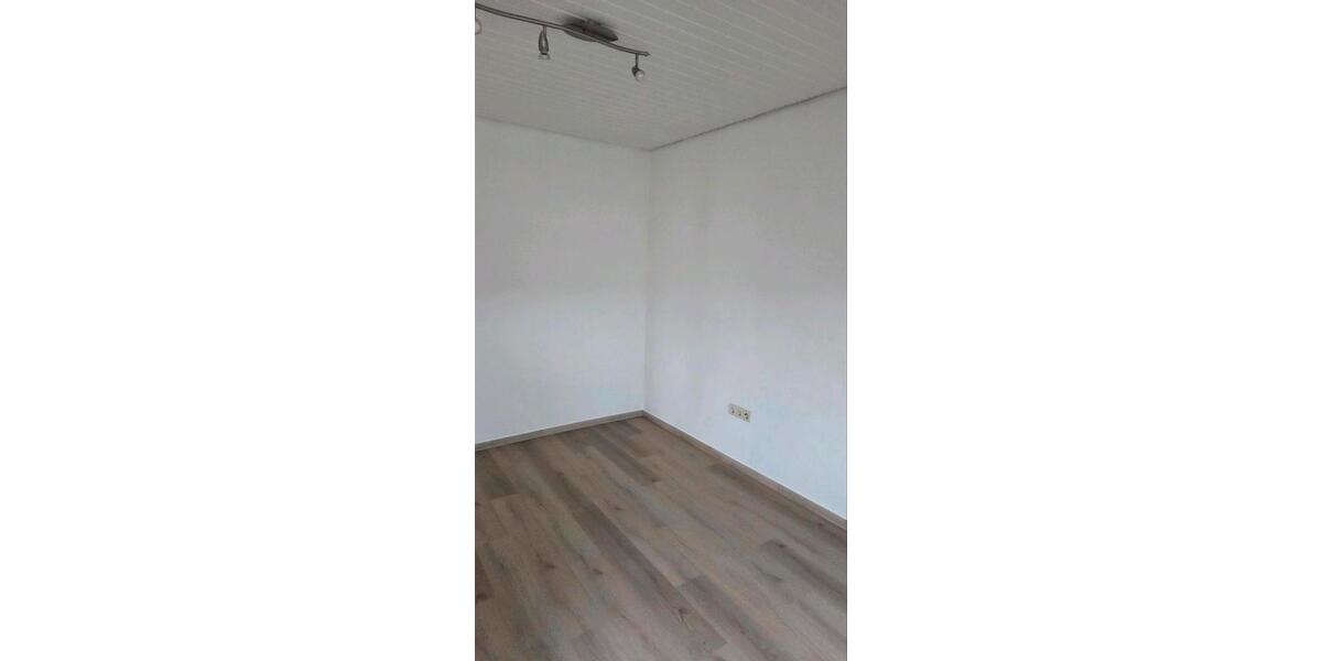 Dachgeschoßwohnung Vaihingen an der Enz - 3.5 Zimmer, 105 m&sup2;, 1.300&euro; | Angebot:24315128