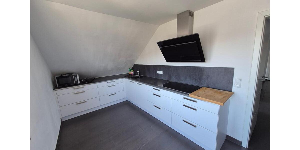 Dachgeschoßwohnung Sersheim - 3 Zimmer, 81 m&sup2;, 1.020&euro; | Angebot:25982331