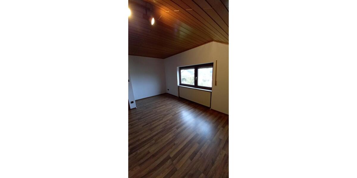 Dachgeschoßwohnung Forst - 2 Zimmer, 75 m&sup2;, 650&euro; | Angebot:26611963