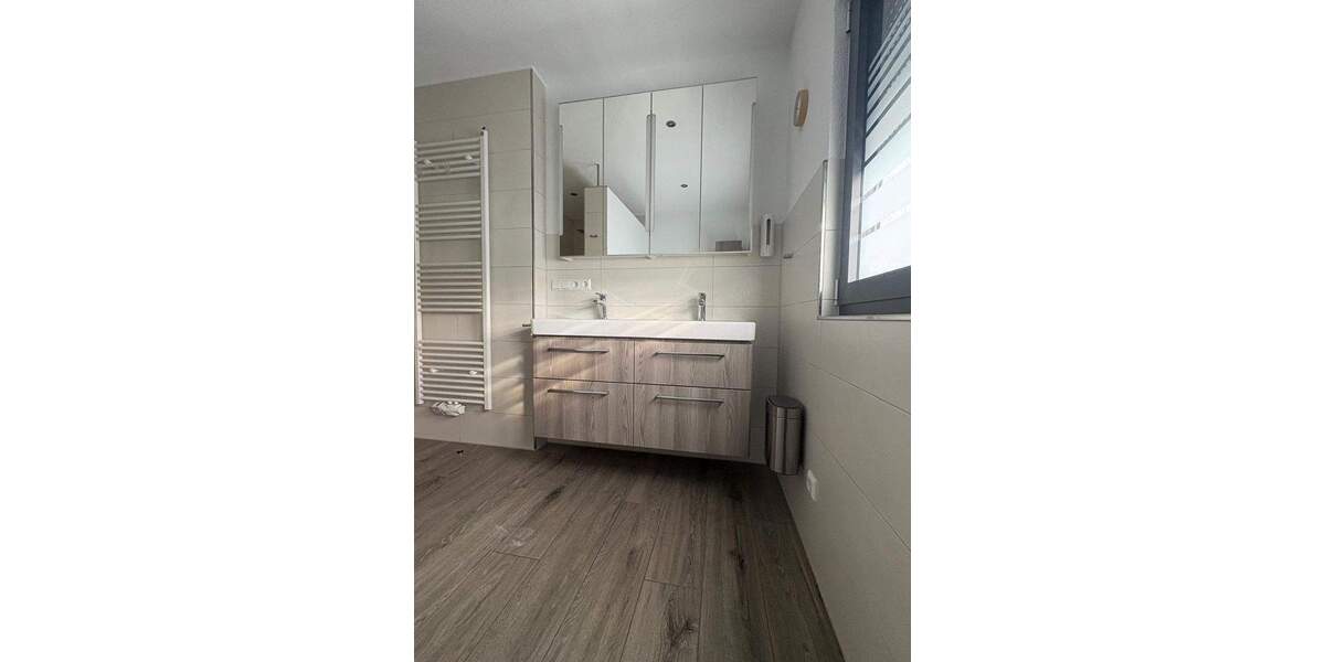 Etagenwohnung Sinsheim - 4 Zimmer, 120 m&sup2;, 1.250&euro; | Angebot:25778052